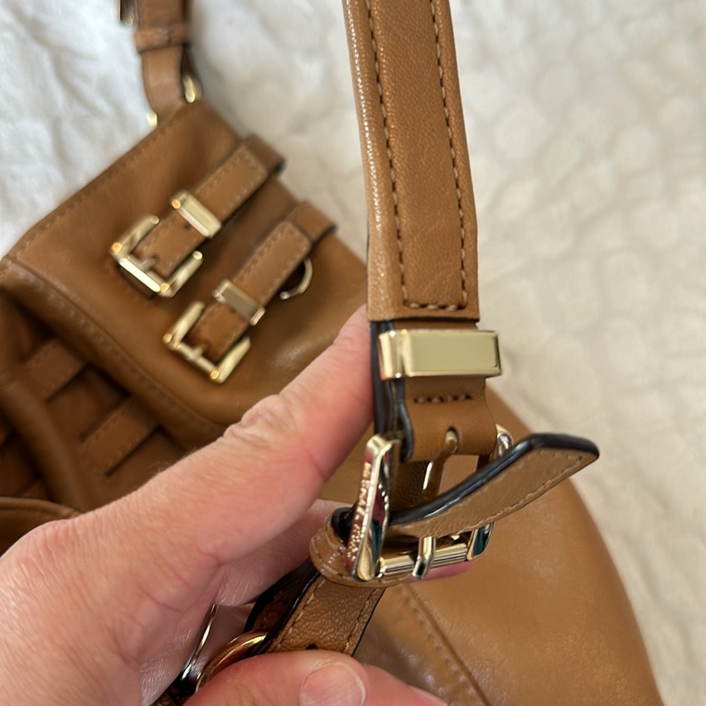 Michael Kors Light Brown Shoulder Bag With Gold Hardware And Magnetic Closure - Picture 8 of 12